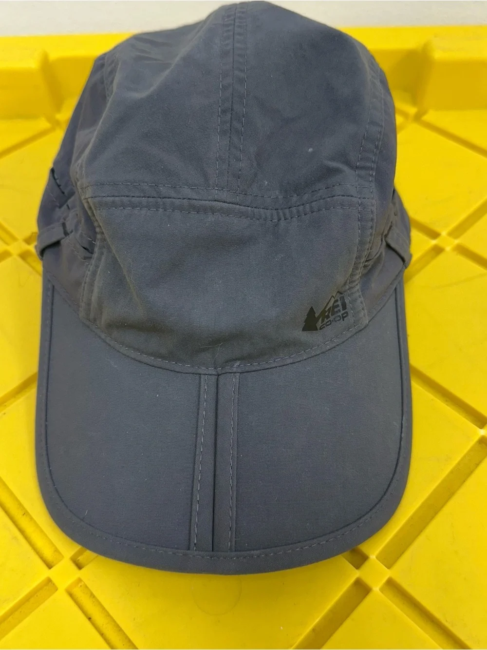 REI Co-Op Screeline Outdoor Cap UPF 50+ Sunglasses Loop Vented Gray Hiking Run